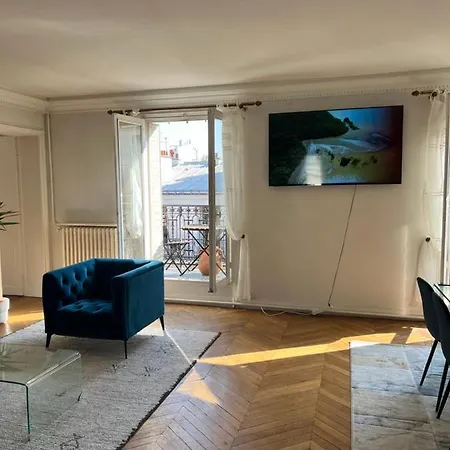Vue Tour Effiel 6p Apartment