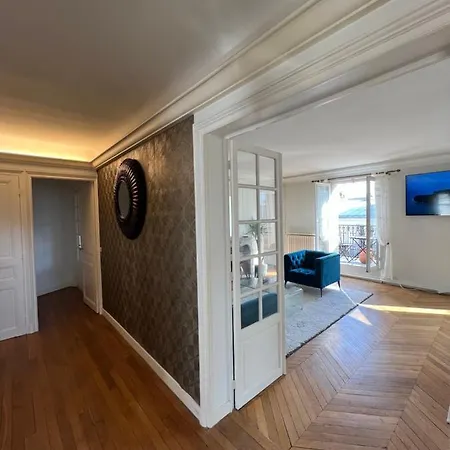 Vue Tour Effiel 6p Apartment *