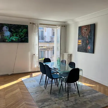 Vue Tour Effiel 6p Apartment